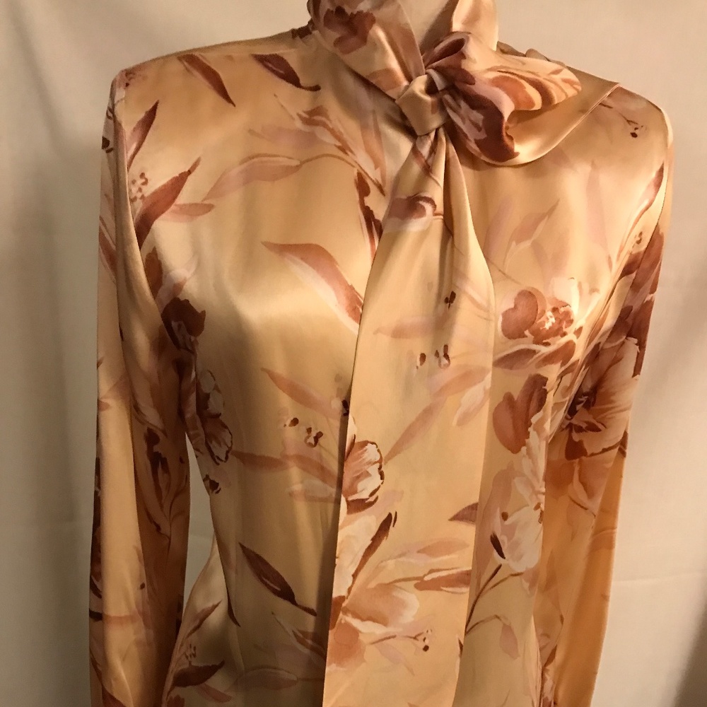 Doncaster long sleeve silk blouse, pale pink with dusty rose floral deign, size6